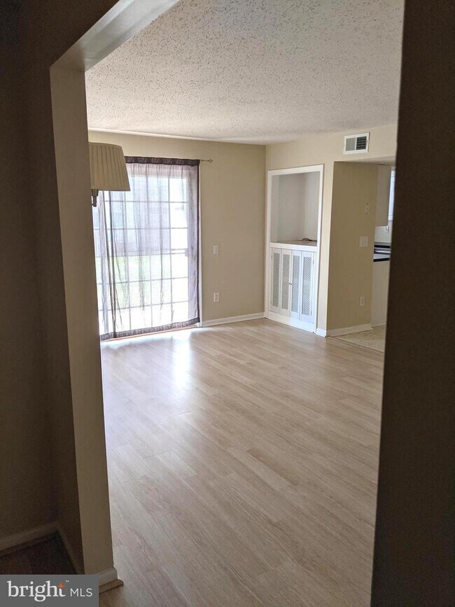 112 Prosperity Ave SE Unit B, Leesburg, VA 20175 Condo for Rent in