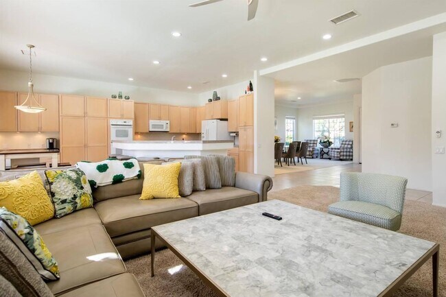 Foto del edificio - 40741 Avenida Solana