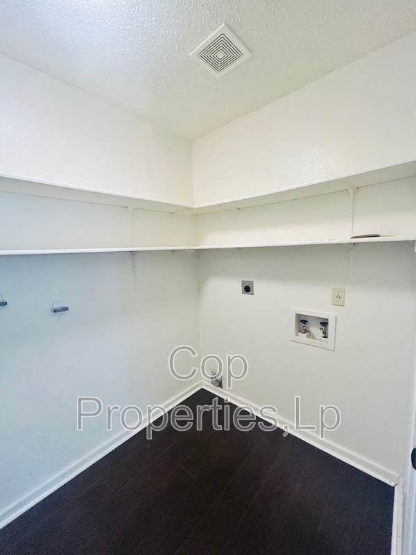 Building Photo - 7138 Valewood View