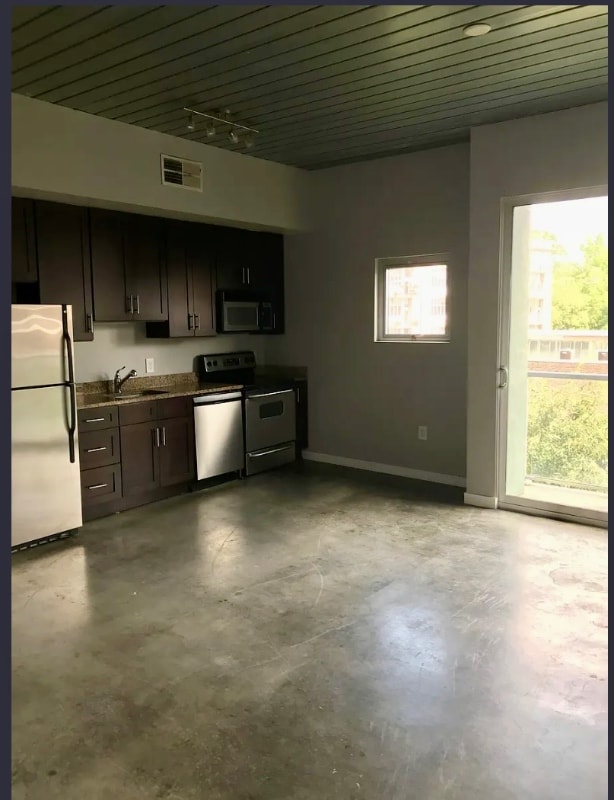 Building Photo - 620 Glen Iris Dr NE