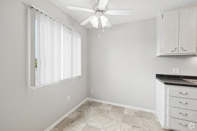 2BR, 1BA - 950SF - Dining Area - LaBlanche Apartments