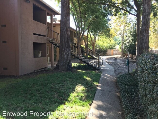 Building Photo - 3 br, 2 bath Room For Rent - 1114 Nord Ave #2