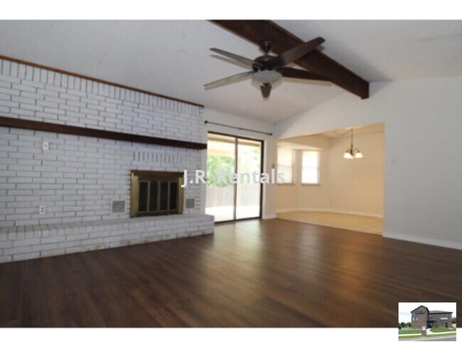 Building Photo - 2625 Phyllis Dr