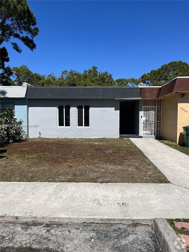 Vista Verde Townhouse Apartments for Rent with a Swimming Pool Miami