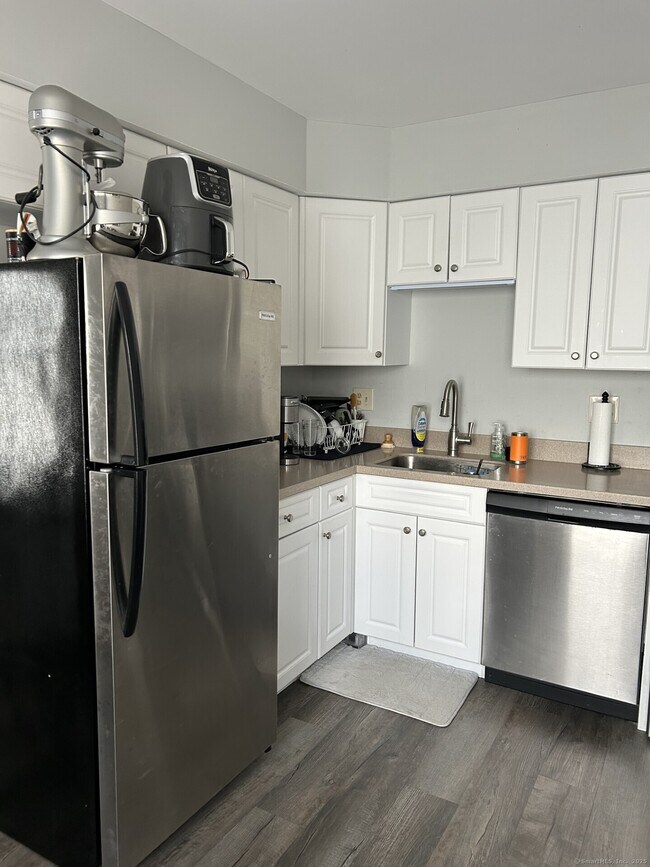 Foto del edificio - 42 Valley Dr