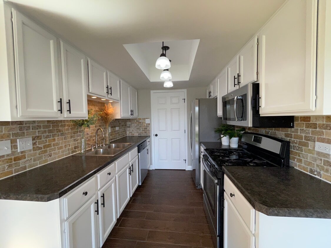 Foto principal - 16414 Brementowne Rd
