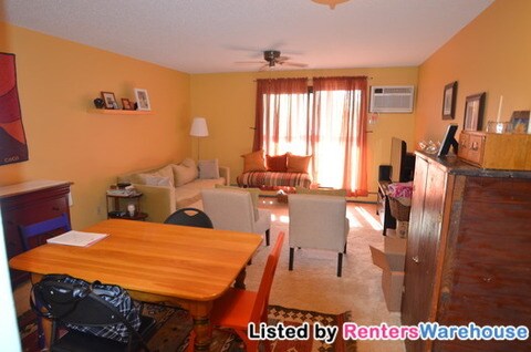 Building Photo - 1800 Riverwood Dr