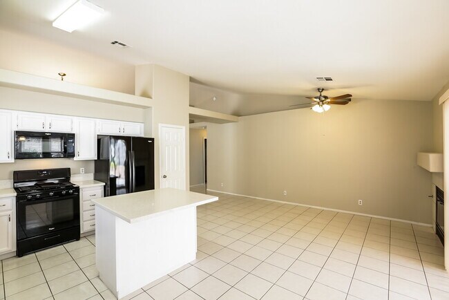 Foto del edificio - 5021 Drummond Rd