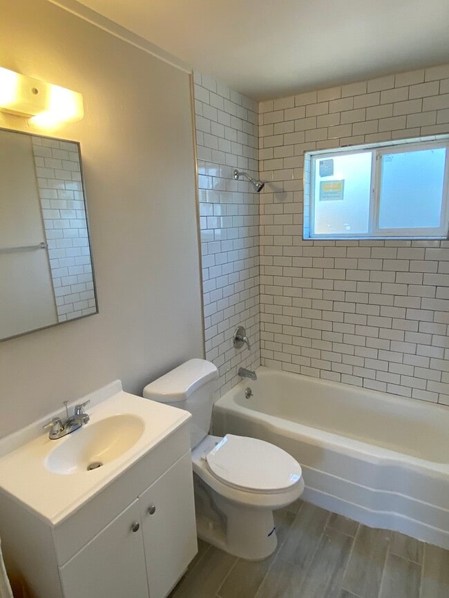 Building Photo - Gorgeous 1BR 1BA Phoenix Unit!