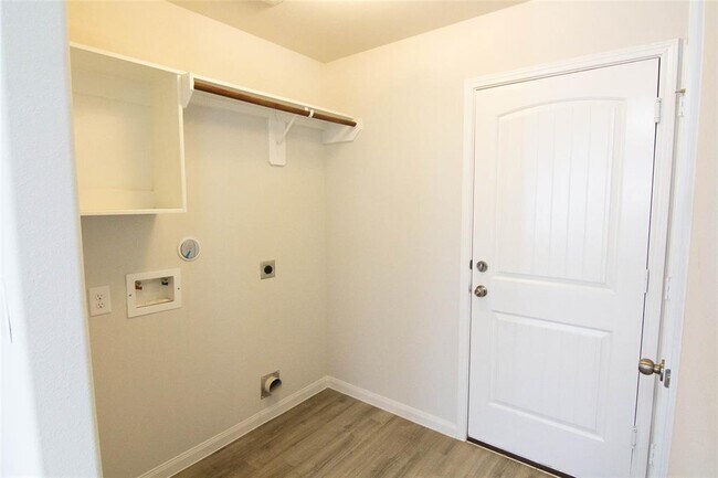 Building Photo - 18526 Medway River Trl