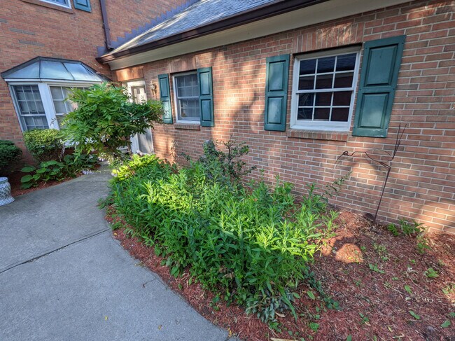 Building Photo - 34 Westbrook Rd
