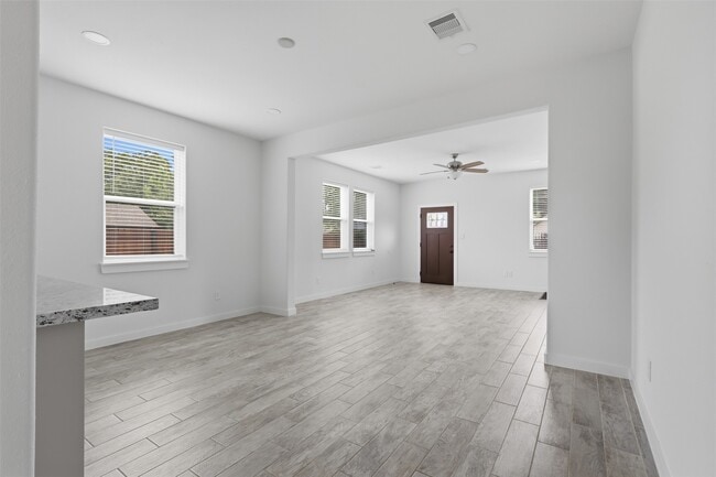 Building Photo - 913 Turner Dr
