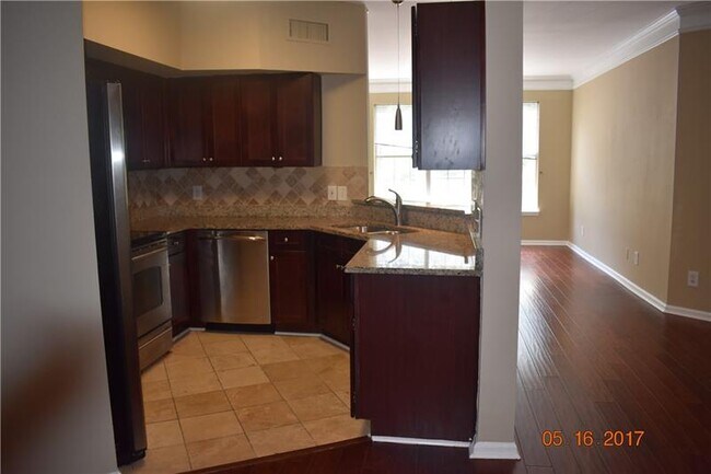 Foto del edificio - 200 Renaissance Pkwy NE
