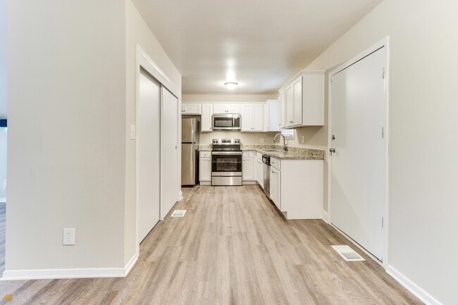Building Photo - 333 Triumph Cir SE