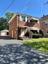 Building Photo - 751 Thayer St