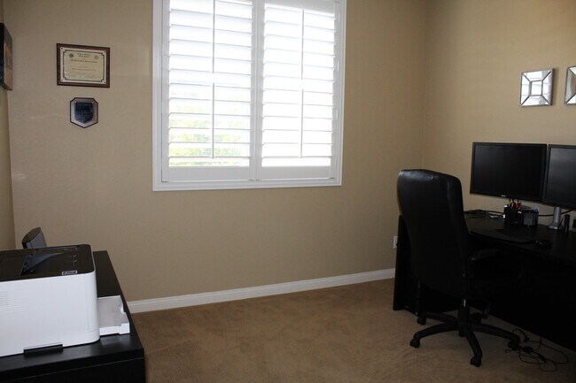 Building Photo - Beautiful 4 Bed 2.5 Ba, Single Story Pool Home with RV/Boat Parking