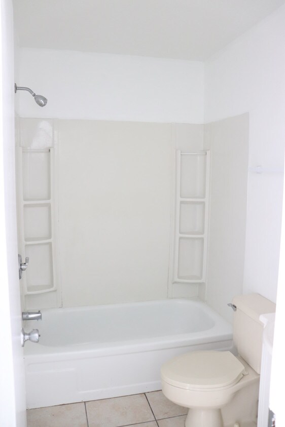 2221 Leo Dr Unit 4, Auburndale, FL 33823 Condo for Rent in Auburndale