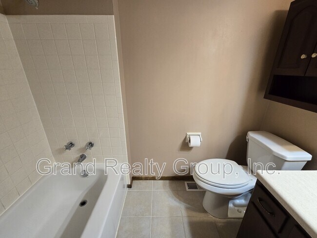 Building Photo - 531 Evergreen Ct