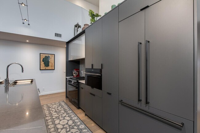 Foto del edificio - 1341 E Pomelo Grove Ln