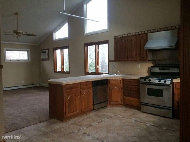 Building Photo - 4 br, 1 bath House - 3113 Lisbon Ave