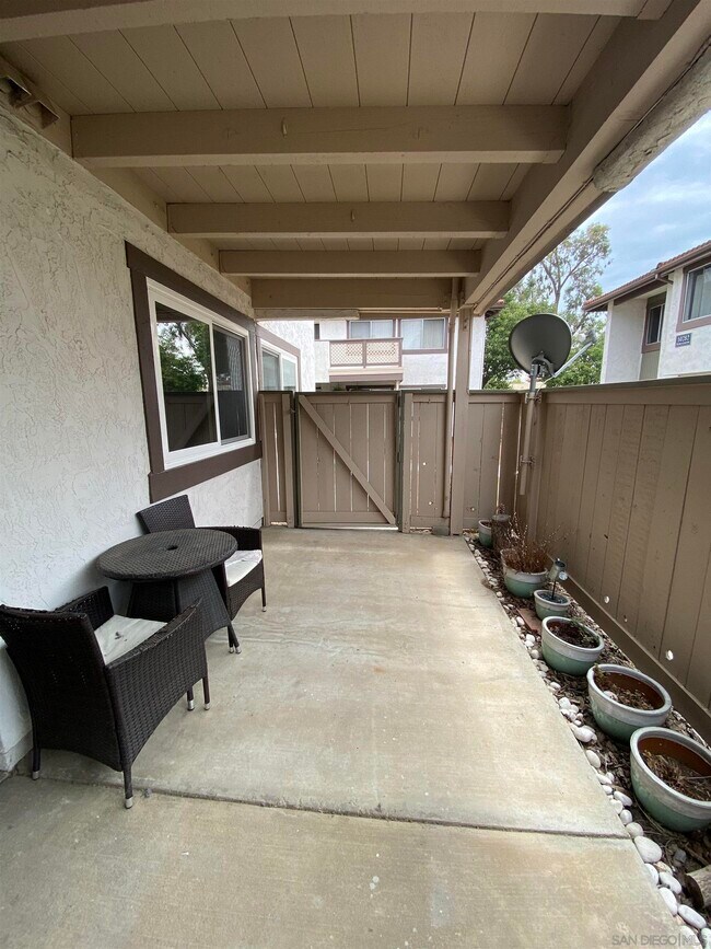 Foto del edificio - 9840 Shirley Gardens Dr