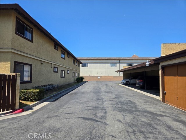 Foto del edificio - 8361 W Garden Grove Blvd