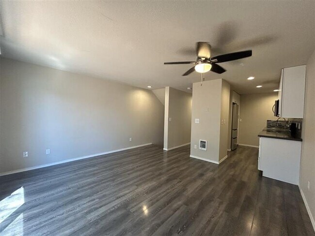Foto del edificio - 2 Bed 1.5 Townhouse in South Salem w/Fence...