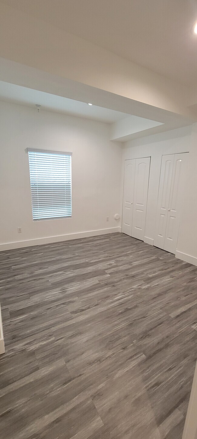 Building Photo - 5632 Willowcrest Ave