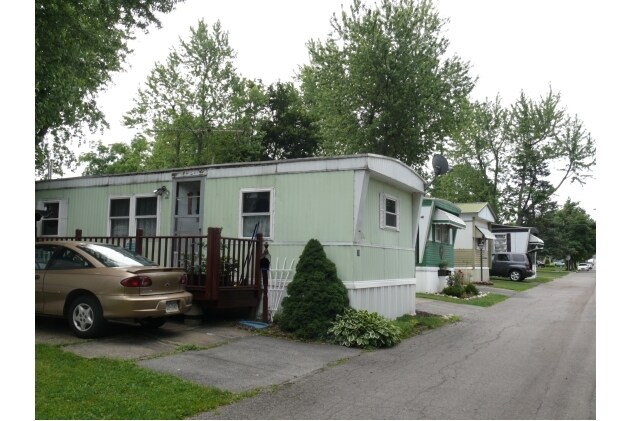 Building Photo - 10 Cayuga Blvd