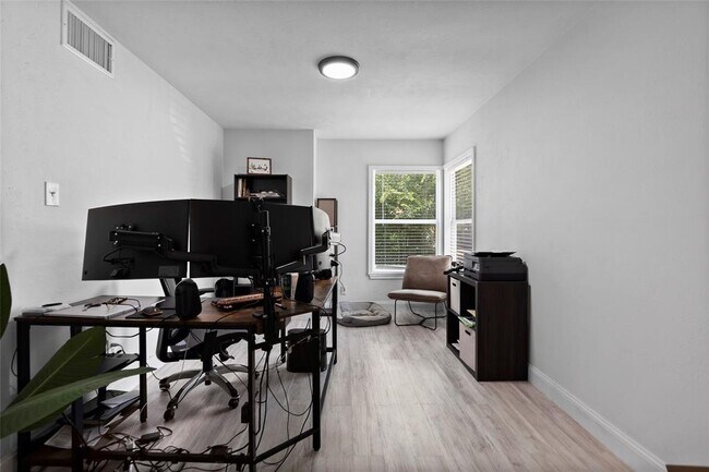 Foto del edificio - 23131 Whittaker Way