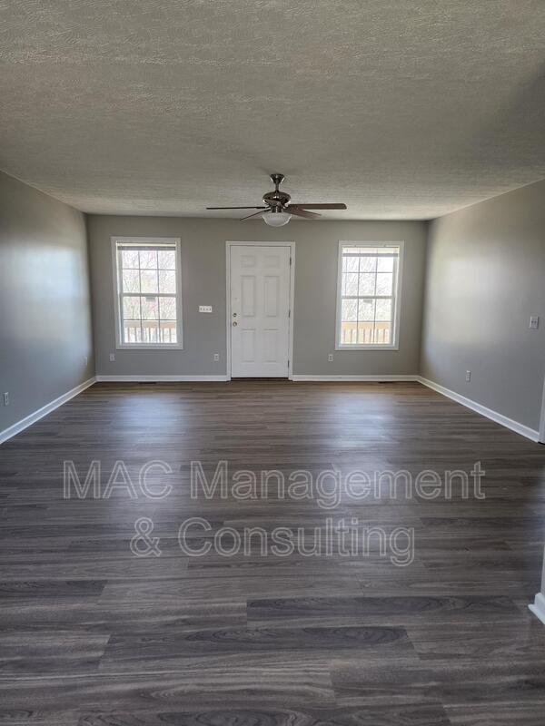 Building Photo - 143 W Gate Dr
