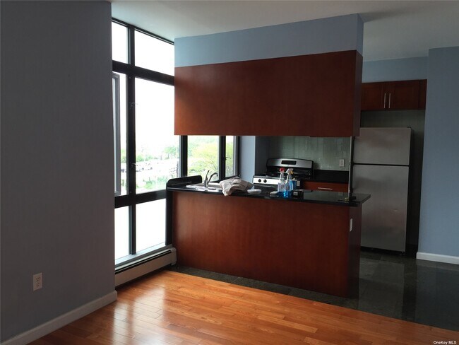 Foto del edificio - 86-18 60th Rd
