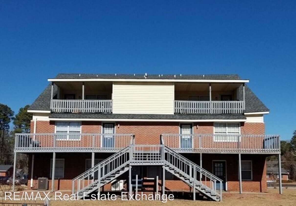 Building Photo - 700 N Roberts Ave