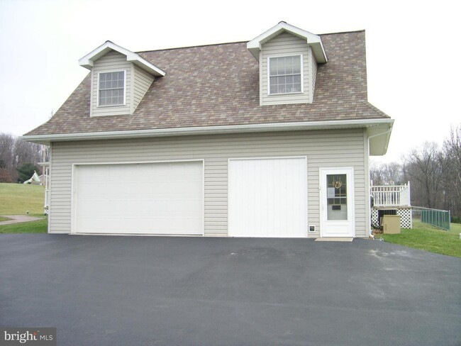 Building Photo - 408 Newcomer Rd