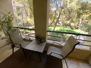 Building Photo - 220 E Flamingo Rd