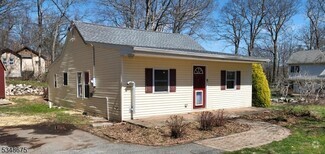 Building Photo - 8 Quinton Rd