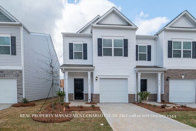 Building Photo - Modern 3BR Townhome Near Uptown