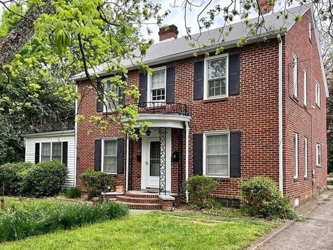 Building Photo - 231 W Elm St