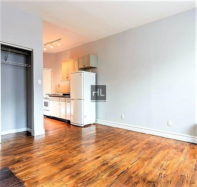 Foto del edificio - West Village 1-Bedroom with Pre-War Charm
