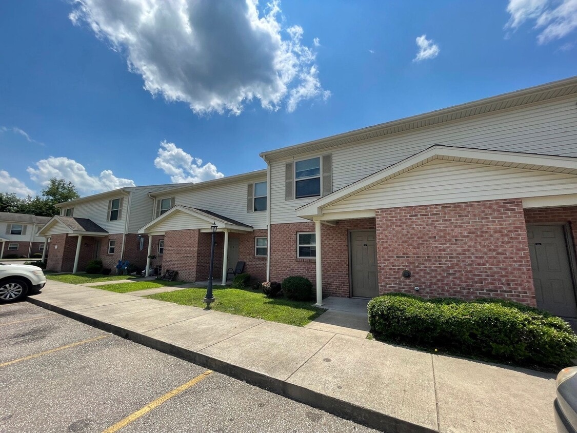 Building Photo - Hill View II 2 BR 40%