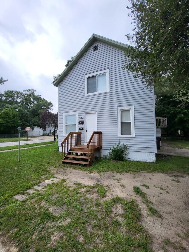Primary Photo - 1043 Chestnut