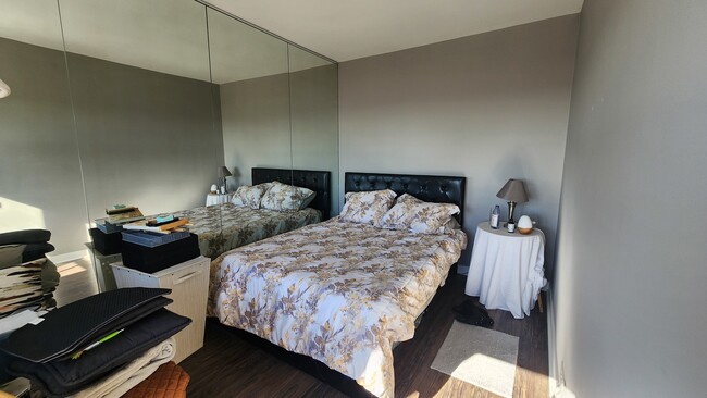 Foto del edificio - 655 W Irving Park Rd