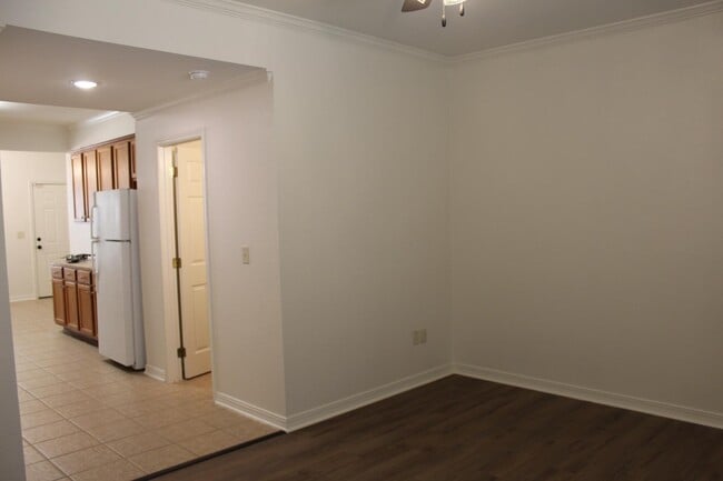 Building Photo - 207 N McGuire Ave