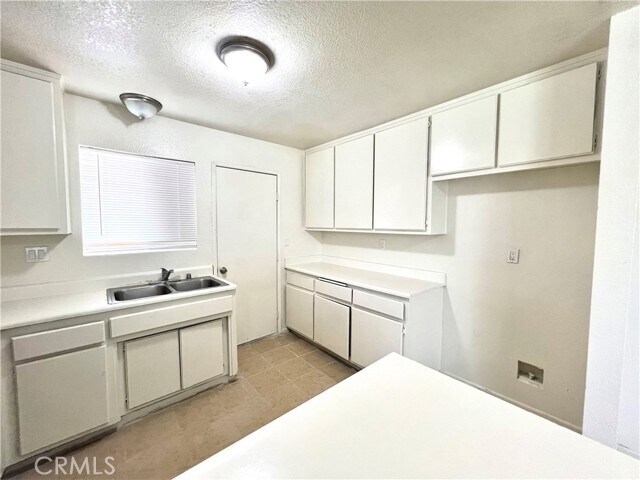 Foto del edificio - 16214 Juniper St