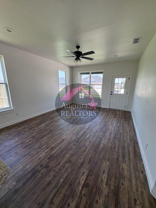 Building Photo - Sawdust Duplex