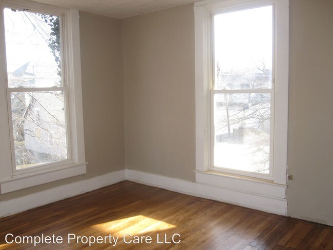 Building Photo - 502 E Adams St