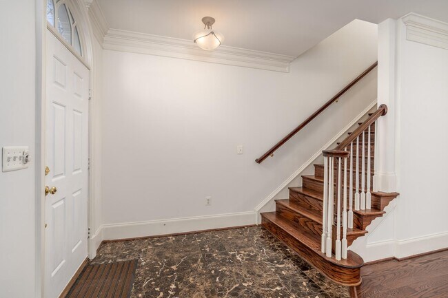 Building Photo - 720 Carpenter Rd