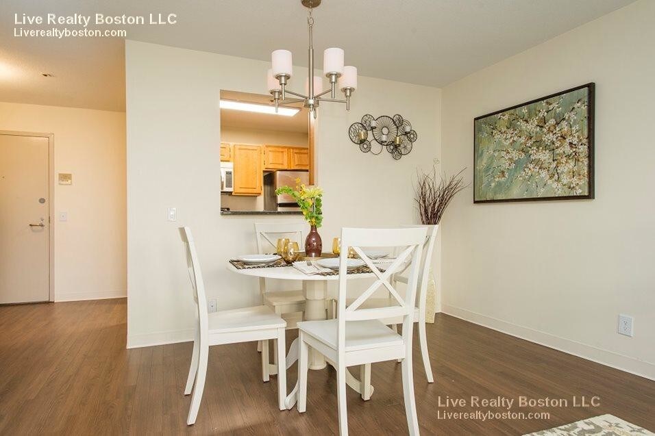 Building Photo - 9 Yarmouth St