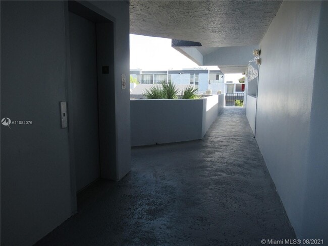 Building Photo - 100 Fontainebleau Blvd