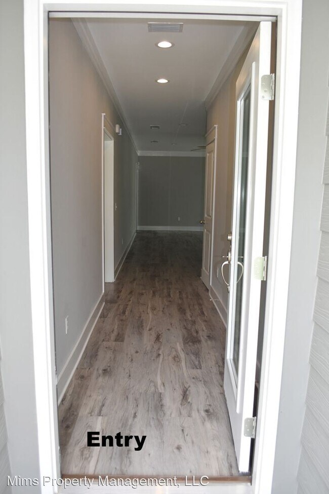 Building Photo - 3 br, 2 bath House - 15 Oakfield Dr